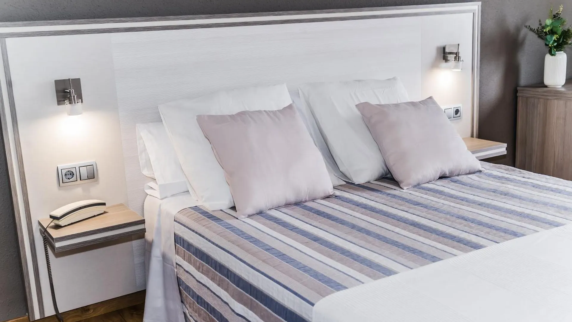 Hotel Planas Salou 3*,